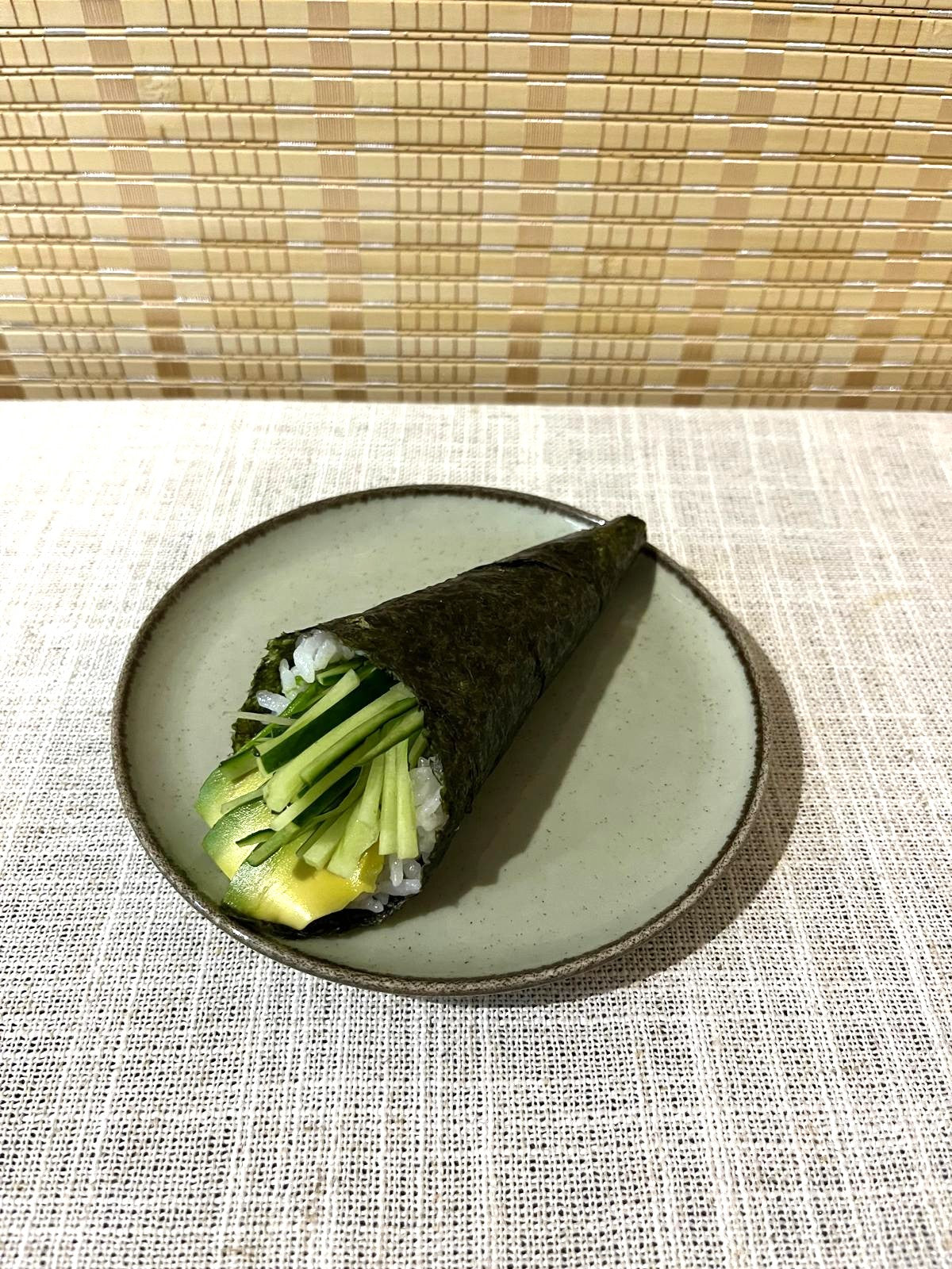 Cucumber & Avocado hand roll (1PC)