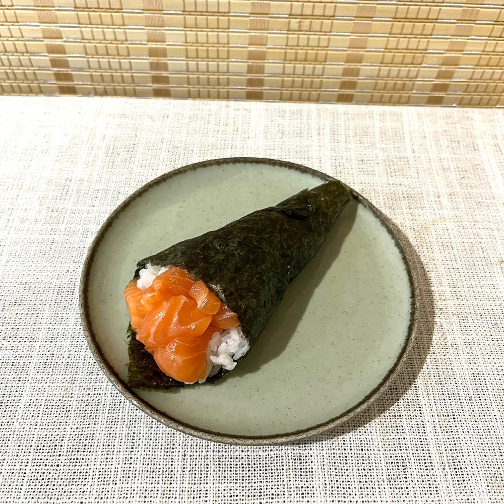 Salmon hand roll (1PC)