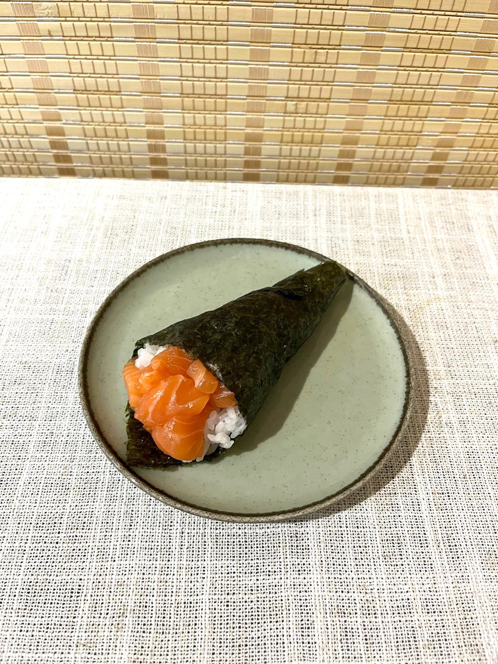 Salmon hand roll (1PC)